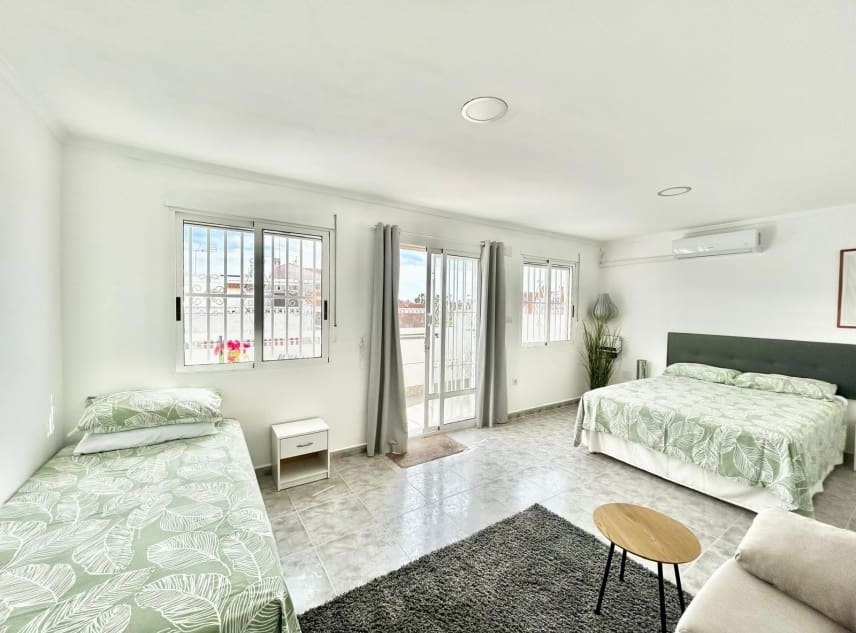 Casa de 3 habitaciones en La Siesta en venta - 155.000 € (Ref: 9672411)