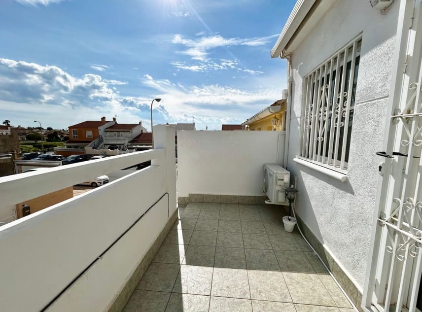 Casa de 3 habitaciones en La Siesta en venta - 155.000 € (Ref: 9672411)