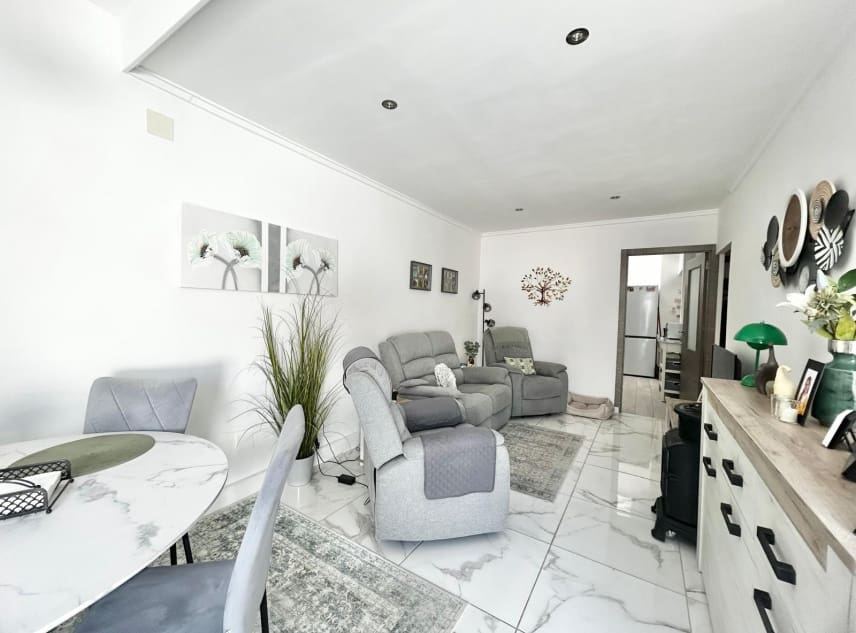 Casa de 3 habitaciones en La Siesta en venta - 155.000 € (Ref: 9672411)