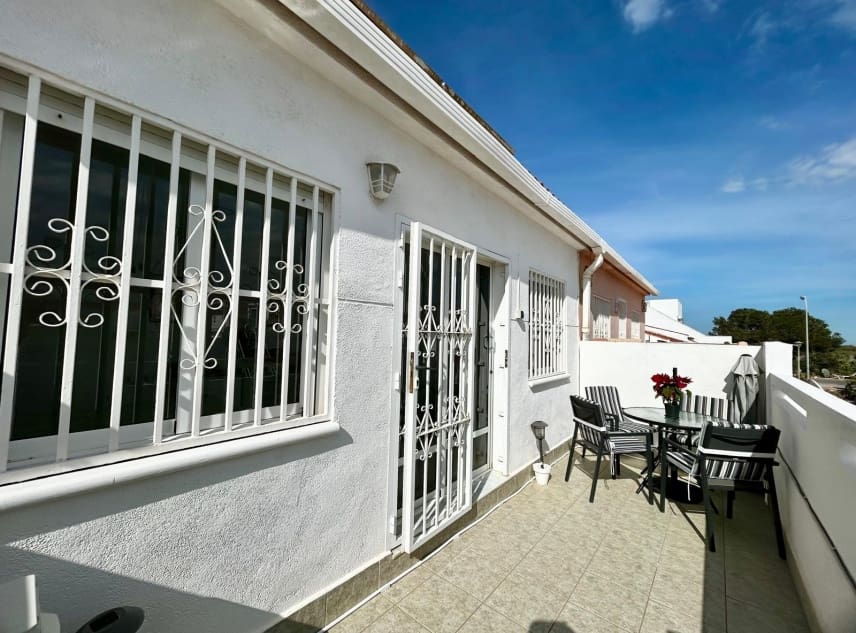 Casa de 3 habitaciones en La Siesta en venta - 155.000 € (Ref: 9672411)