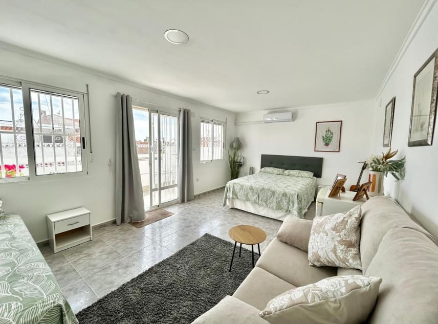 Casa de 3 habitaciones en La Siesta en venta - 155.000 € (Ref: 9672411)