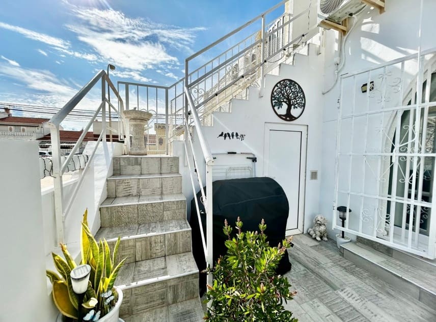 Casa de 3 habitaciones en La Siesta en venta - 155.000 € (Ref: 9672411)