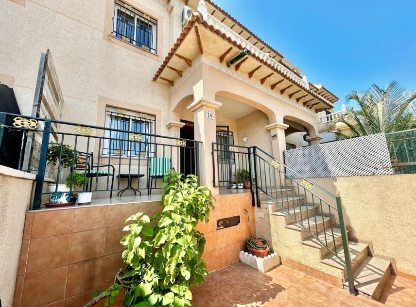 2 soverom Hus til salgs i Torrevieja med svømmebasseng - € 139 000 (Ref: 9737044)