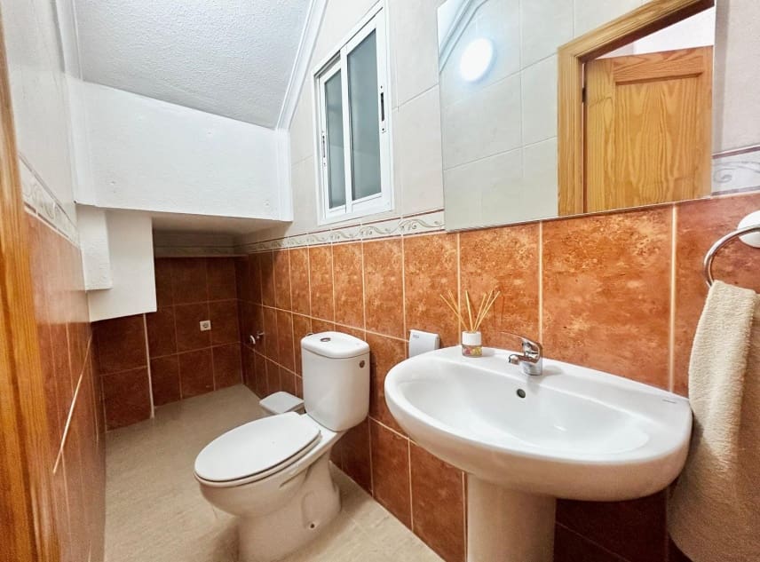 2 soverom Hus til salgs i Torrevieja med svømmebasseng - € 139 000 (Ref: 9737044)