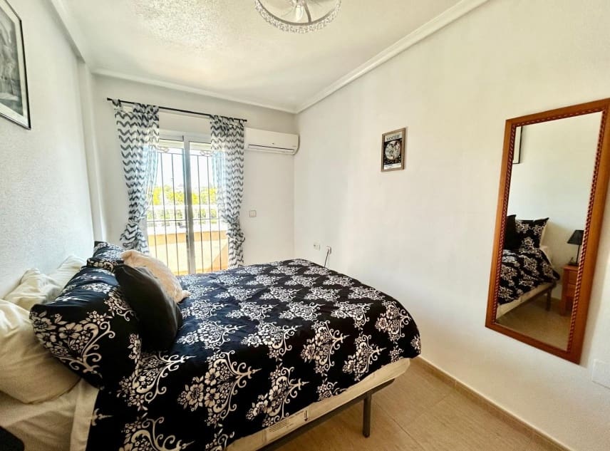 2 soverom Hus til salgs i Torrevieja med svømmebasseng - € 139 000 (Ref: 9737044)