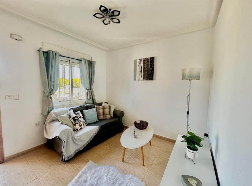 2 soverom Hus til salgs i Torrevieja med svømmebasseng - € 139 000 (Ref: 9737044)