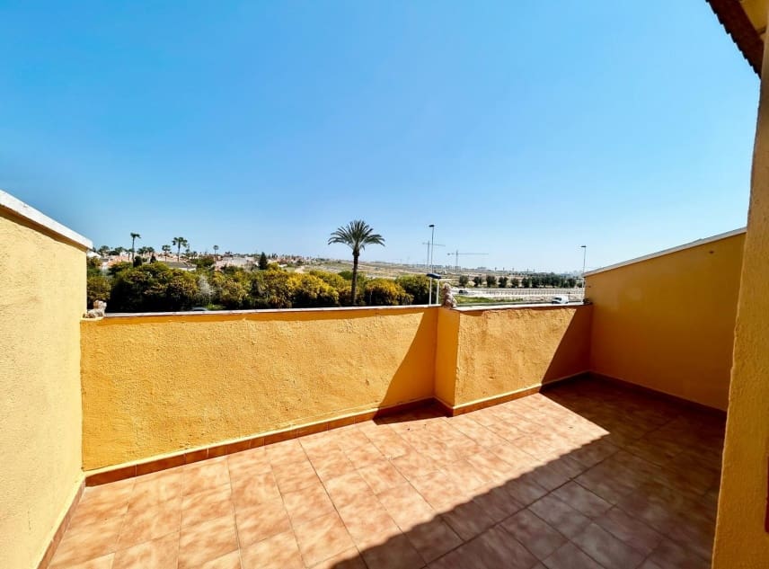 2 soverom Hus til salgs i Torrevieja med svømmebasseng - € 139 000 (Ref: 9737044)