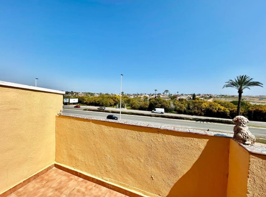 2 soverom Hus til salgs i Torrevieja med svømmebasseng - € 139 000 (Ref: 9737044)