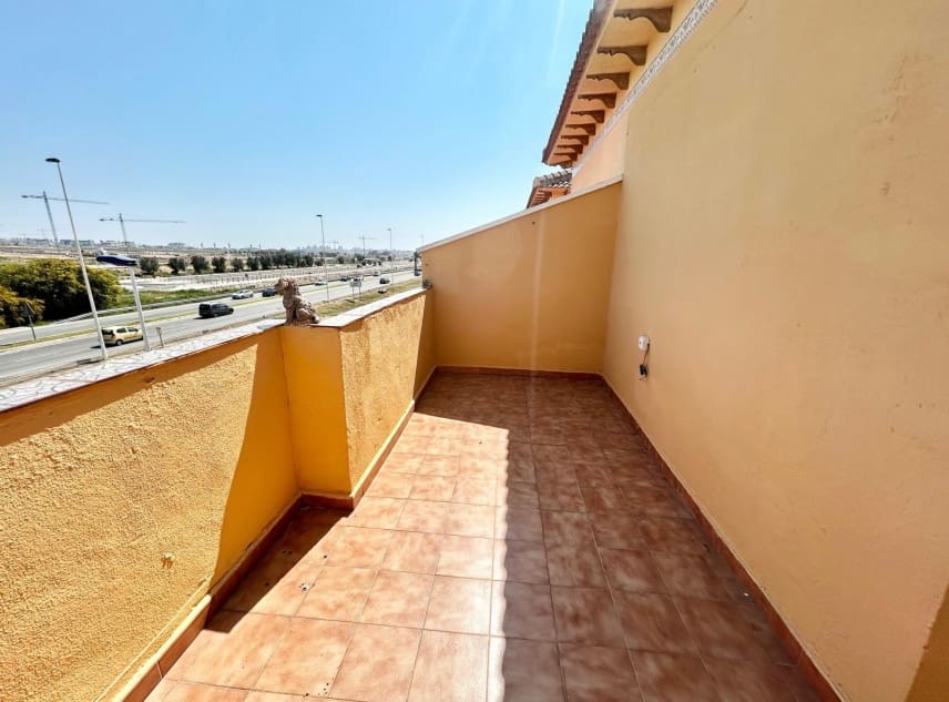 2 soverom Hus til salgs i Torrevieja med svømmebasseng - € 139 000 (Ref: 9737044)