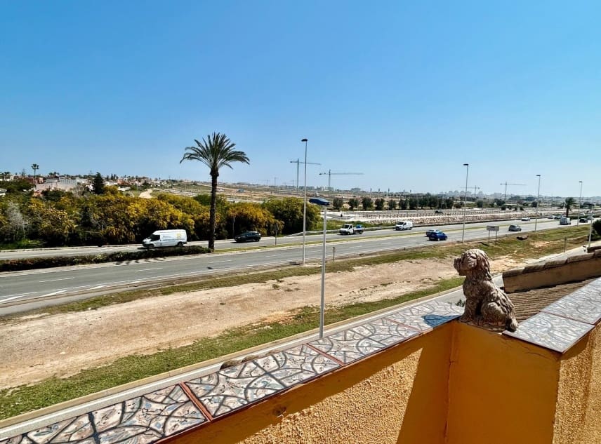 2 soverom Hus til salgs i Torrevieja med svømmebasseng - € 139 000 (Ref: 9737044)