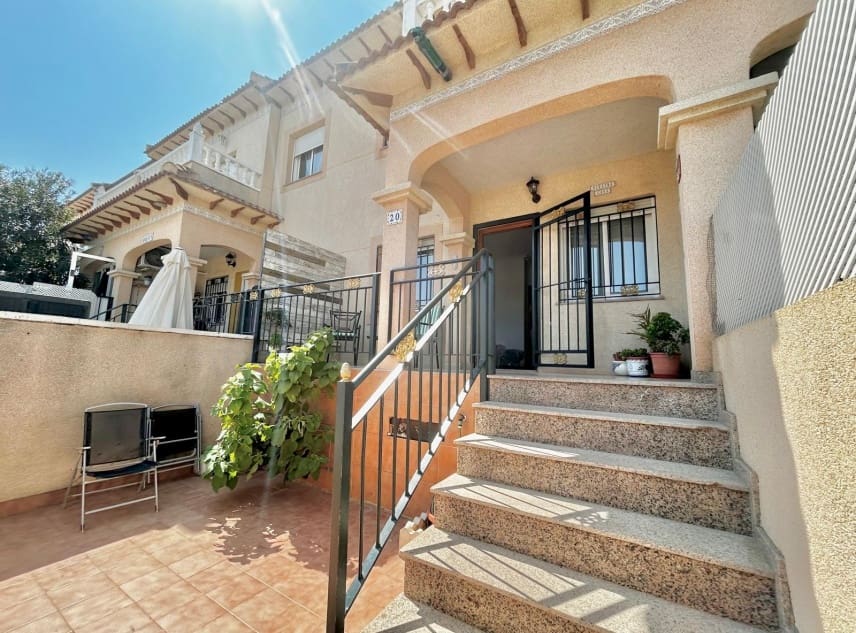 2 soverom Hus til salgs i Torrevieja med svømmebasseng - € 139 000 (Ref: 9737044)