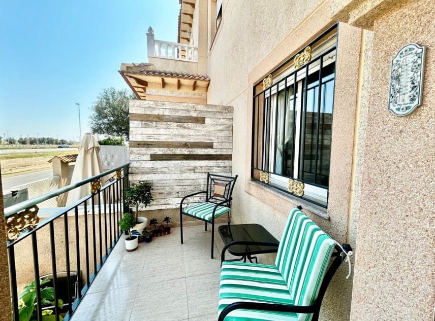 2 soverom Hus til salgs i Torrevieja med svømmebasseng - € 139 000 (Ref: 9737044)