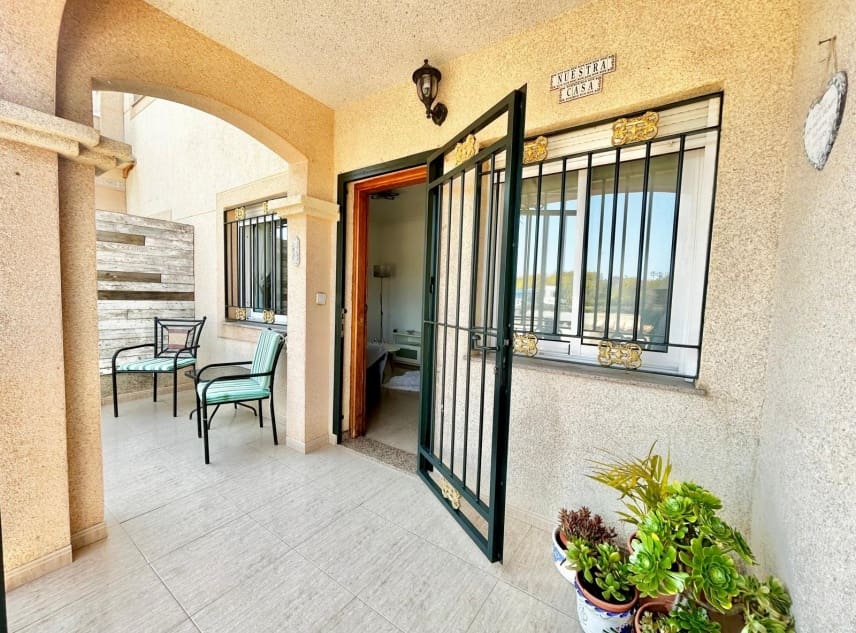 2 soverom Hus til salgs i Torrevieja med svømmebasseng - € 139 000 (Ref: 9737044)