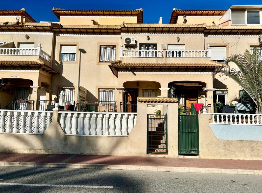 2 soverom Hus til salgs i Torrevieja med svømmebasseng - € 139 000 (Ref: 9737044)