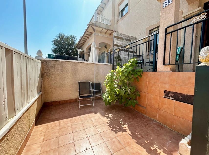 2 soverom Hus til salgs i Torrevieja med svømmebasseng - € 139 000 (Ref: 9737044)