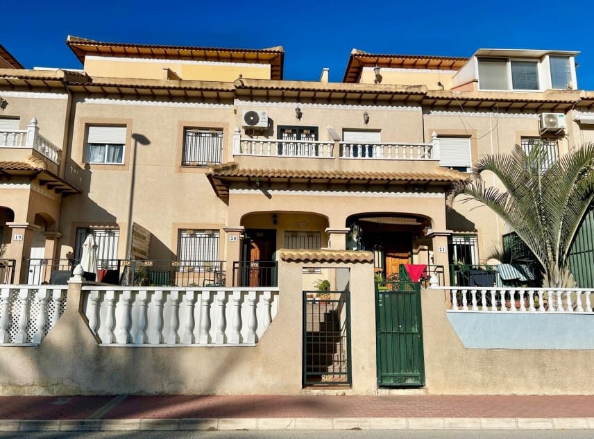 2 soverom Hus til salgs i Torrevieja med svømmebasseng - € 139 000 (Ref: 9737044)