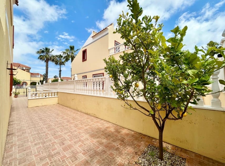 3 bedroom Villa for sale in La Torreta with pool garage - € 179,950 (Ref: 9823488)