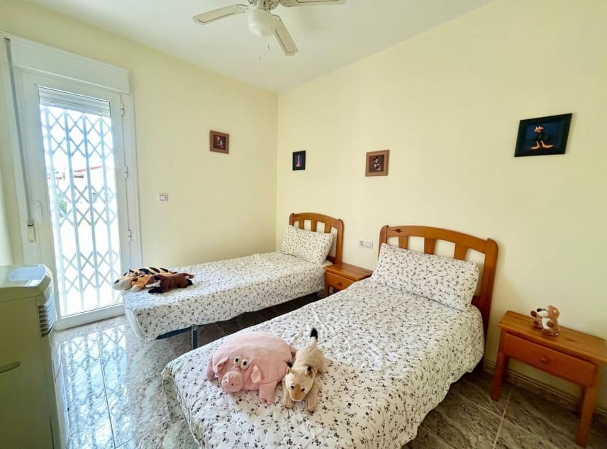 3 bedroom Villa for sale in La Torreta with pool garage - € 179,950 (Ref: 9823488)