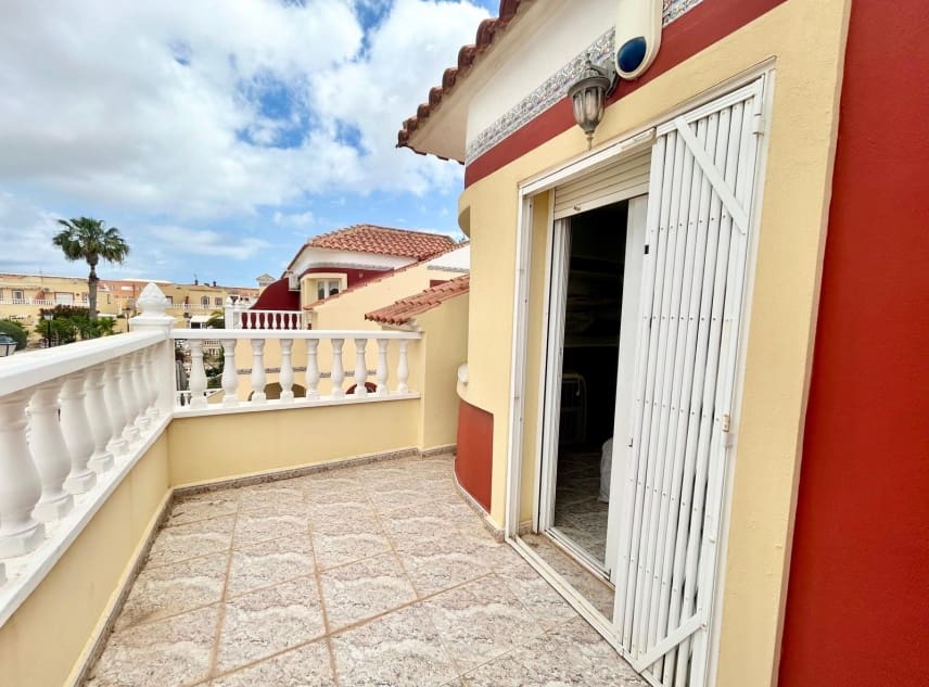 3 bedroom Villa for sale in La Torreta with pool garage - € 179,950 (Ref: 9823488)