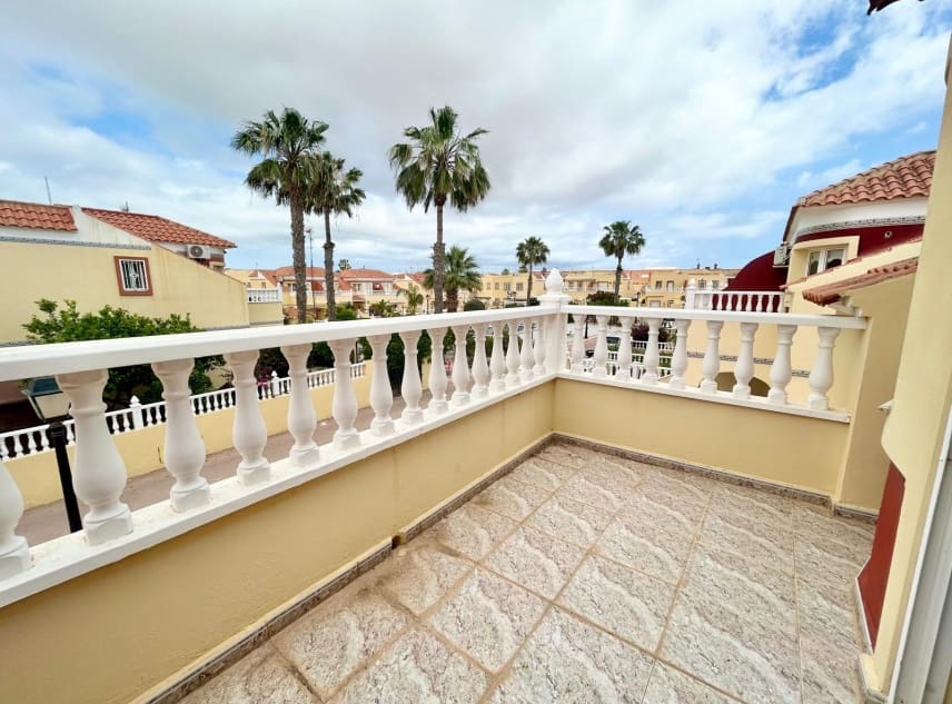 3 bedroom Villa for sale in La Torreta with pool garage - € 179,950 (Ref: 9823488)