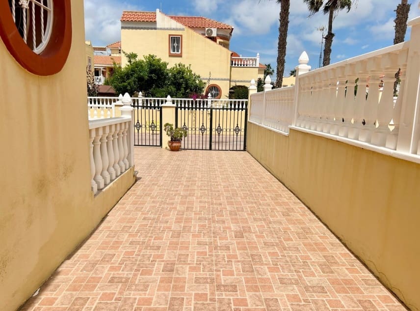 3 bedroom Villa for sale in La Torreta with pool garage - € 179,950 (Ref: 9823488)
