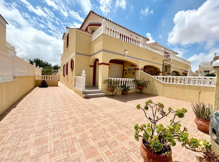 3 bedroom Villa for sale in La Torreta with pool garage - € 179,950 (Ref: 9823488)