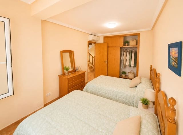 3 chambre Maison de Ville à vendre à El Chaparral, Torrevieja avec piscine - 175 000 € (Ref: 9849980)