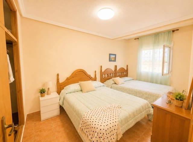 3 chambre Maison de Ville à vendre à El Chaparral, Torrevieja avec piscine - 175 000 € (Ref: 9849980)