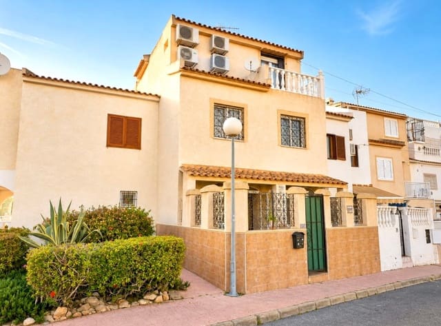 3 chambre Maison de Ville à vendre à El Chaparral, Torrevieja avec piscine - 175 000 € (Ref: 9849980)