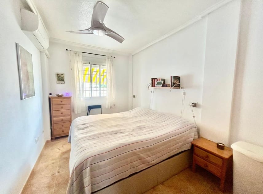 2 chambre Bungalow à vendre à Torrevieja avec piscine garage - 139 950 € (Ref: 9850547)