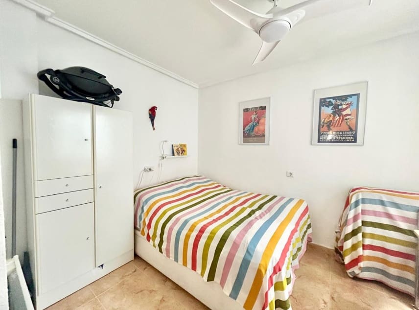 2 chambre Bungalow à vendre à Torrevieja avec piscine garage - 139 950 € (Ref: 9850547)