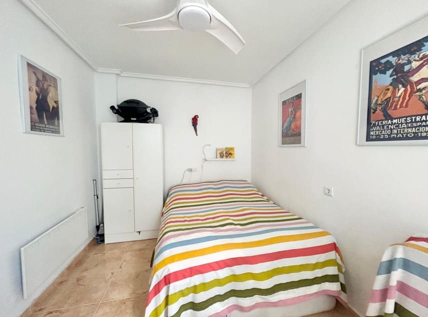 2 chambre Bungalow à vendre à Torrevieja avec piscine garage - 139 950 € (Ref: 9850547)