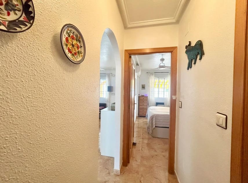 2 chambre Bungalow à vendre à Torrevieja avec piscine garage - 139 950 € (Ref: 9850547)