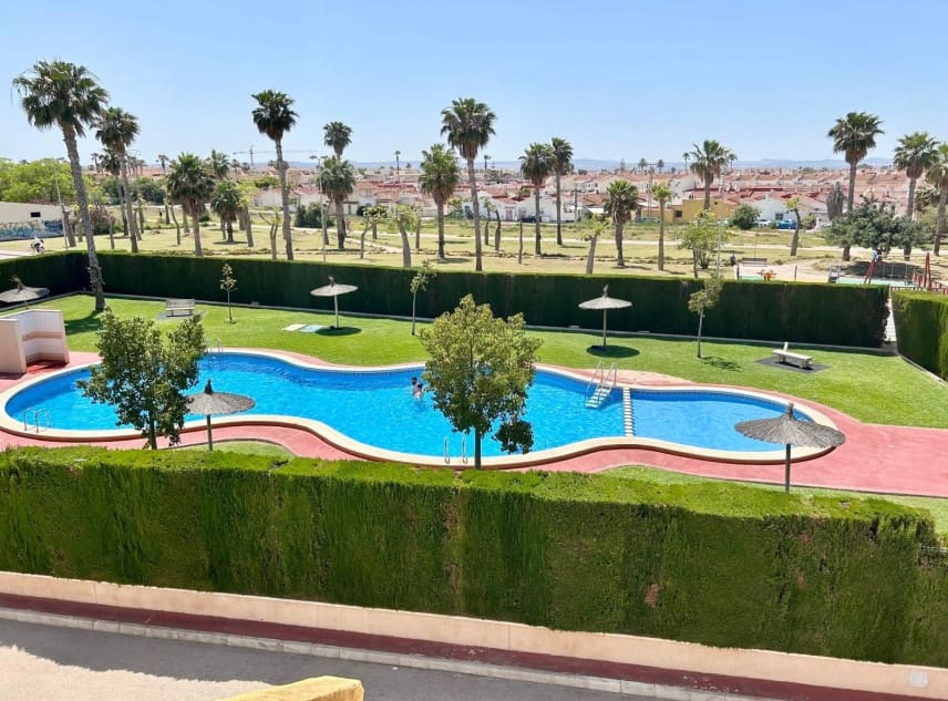 2 chambre Bungalow à vendre à Torrevieja avec piscine garage - 139 950 € (Ref: 9850547)