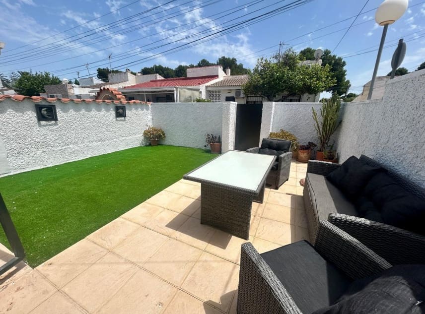 2 soveværelse Bungalow til salg i El Limonar med swimmingpool - € 139.950 (Ref: 9854326)