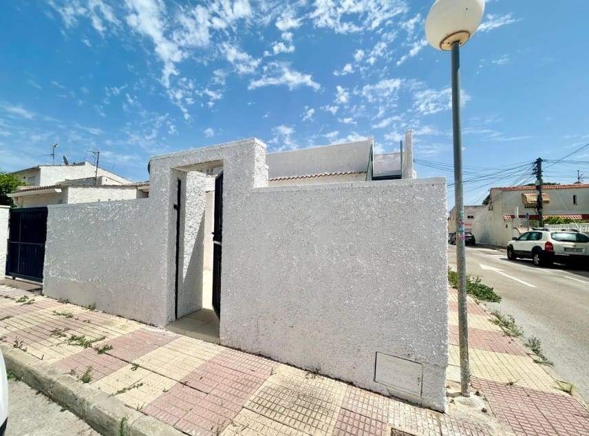 2 soveværelse Bungalow til salg i El Limonar med swimmingpool - € 139.950 (Ref: 9854326)