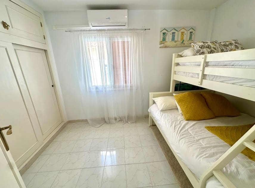 Bungalow de 2 habitaciones en El Chaparral en venta con piscina - 119.950 € (Ref: 9899269)