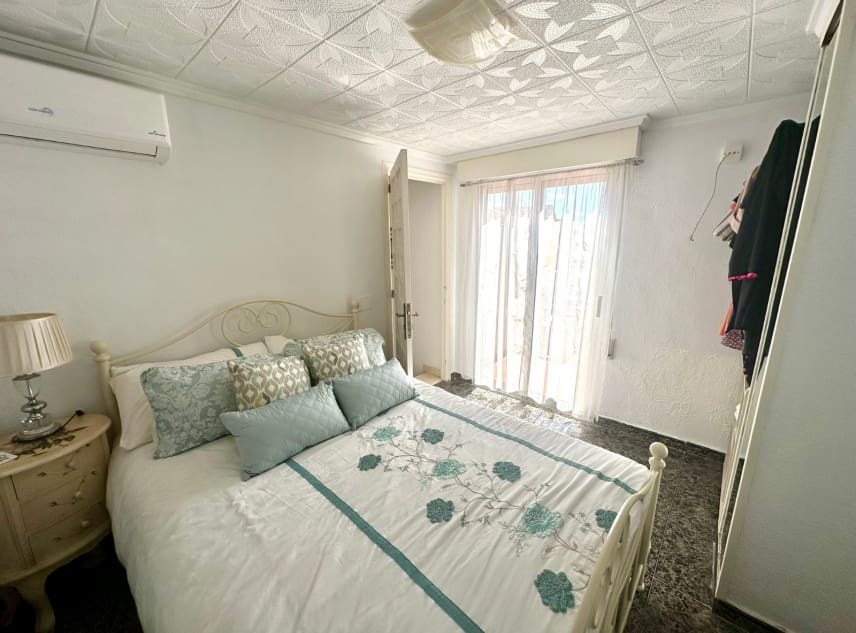 Bungalow de 2 habitaciones en El Chaparral en venta con piscina - 119.950 € (Ref: 9899269)