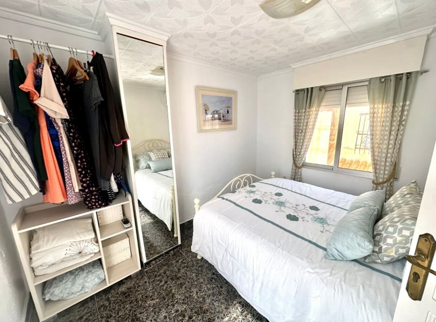 Bungalow de 2 habitaciones en El Chaparral en venta con piscina - 119.950 € (Ref: 9899269)