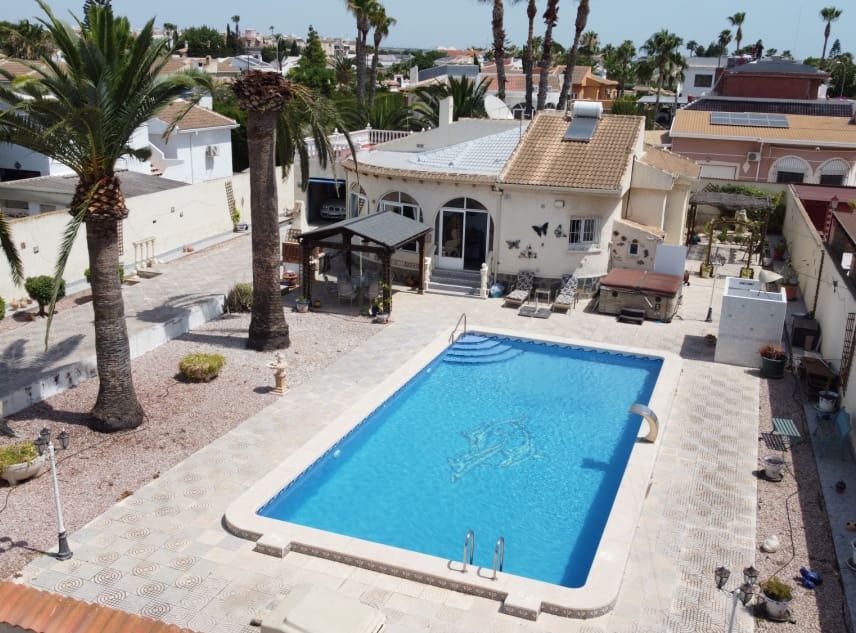 3 slaapkamer Villa te koop in San Luis met zwembad garage - € 339.950 (Ref: 9926344)