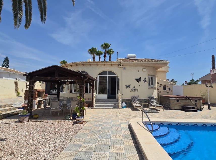 3 slaapkamer Villa te koop in San Luis met zwembad garage - € 339.950 (Ref: 9926344)