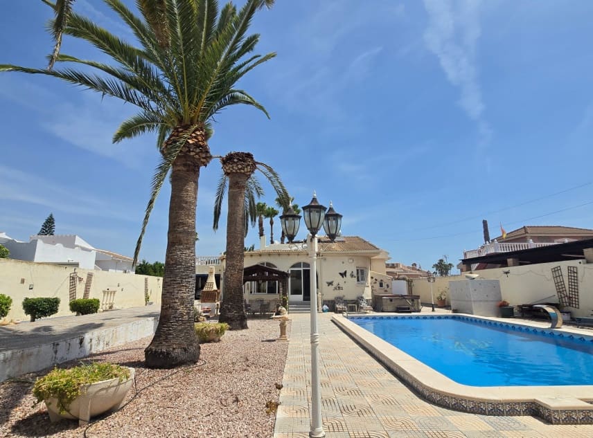 3 slaapkamer Villa te koop in San Luis met zwembad garage - € 339.950 (Ref: 9926344)