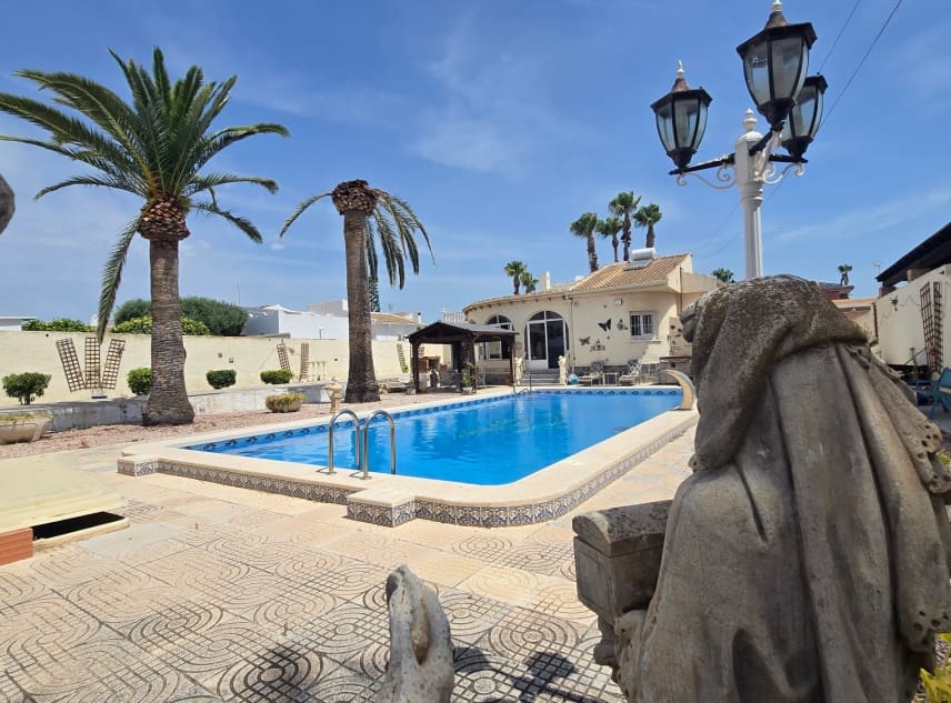 3 slaapkamer Villa te koop in San Luis met zwembad garage - € 339.950 (Ref: 9926344)