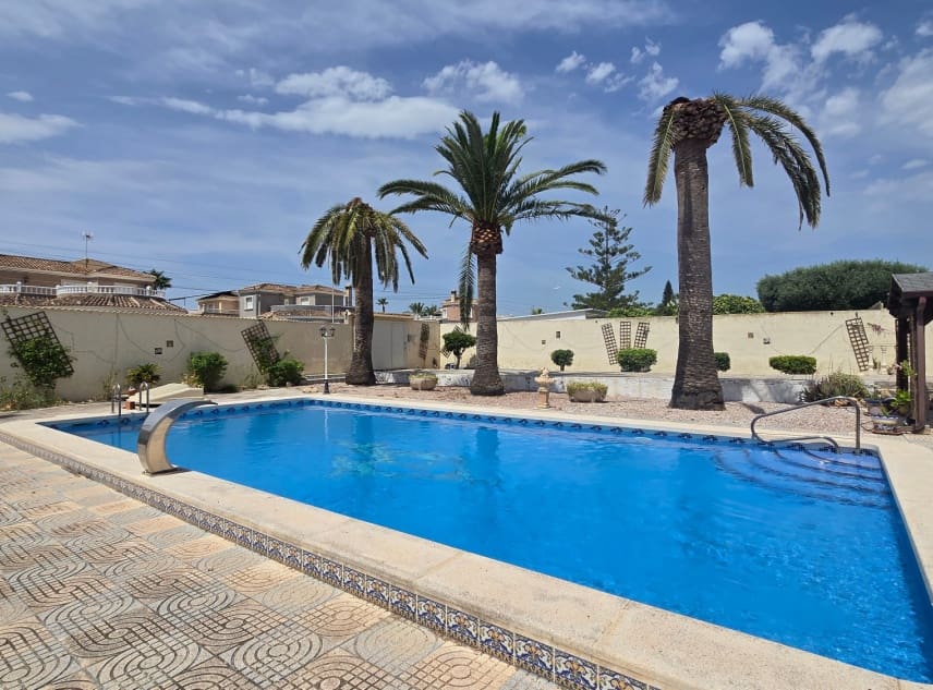 3 slaapkamer Villa te koop in San Luis met zwembad garage - € 339.950 (Ref: 9926344)