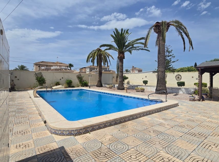 3 slaapkamer Villa te koop in San Luis met zwembad garage - € 339.950 (Ref: 9926344)