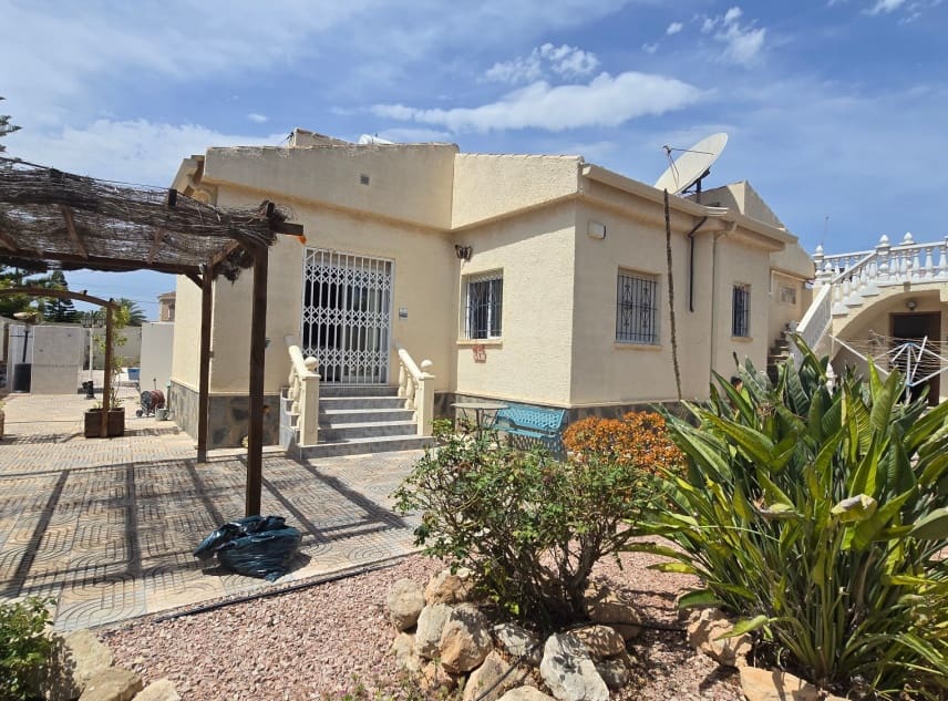 3 slaapkamer Villa te koop in San Luis met zwembad garage - € 339.950 (Ref: 9926344)