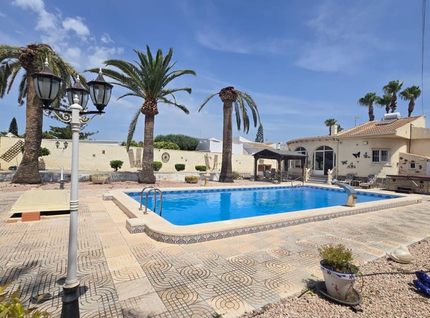 3 slaapkamer Villa te koop in San Luis met zwembad garage - € 339.950 (Ref: 9926344)
