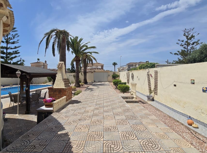 3 slaapkamer Villa te koop in San Luis met zwembad garage - € 339.950 (Ref: 9926344)