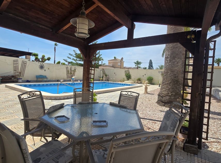 3 slaapkamer Villa te koop in San Luis met zwembad garage - € 339.950 (Ref: 9926344)
