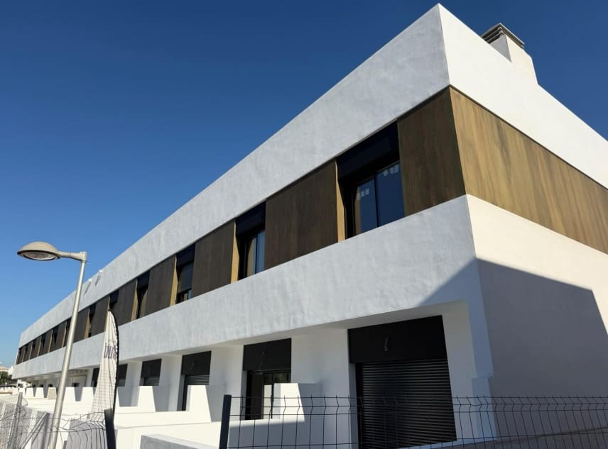 3 slaapkamer Huis te koop in Pilar de la Horadada met zwembad garage - € 485.900 (Ref: 9986071)